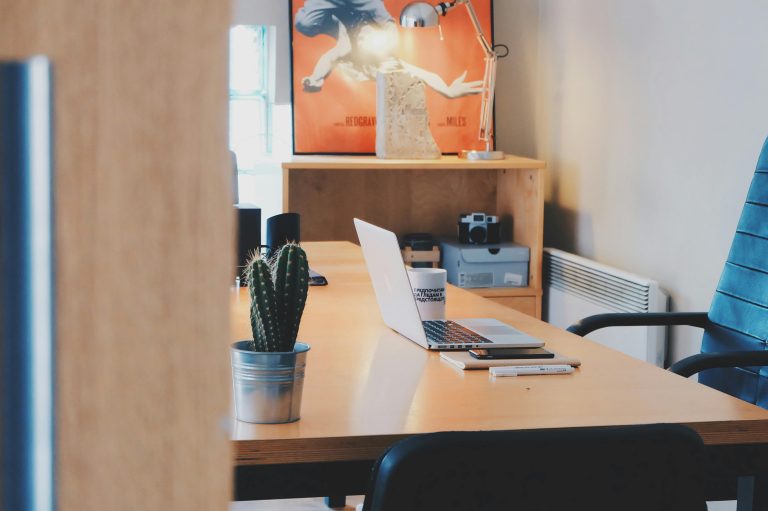 Best Desk Accessories for a Cleaner Workspace